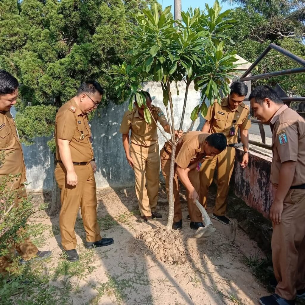 Dinas Perumahan, Kawasan Permukiman dan Pertanahan Kabupaten Way KananBersama Kepala Dinas, Sekr (2)